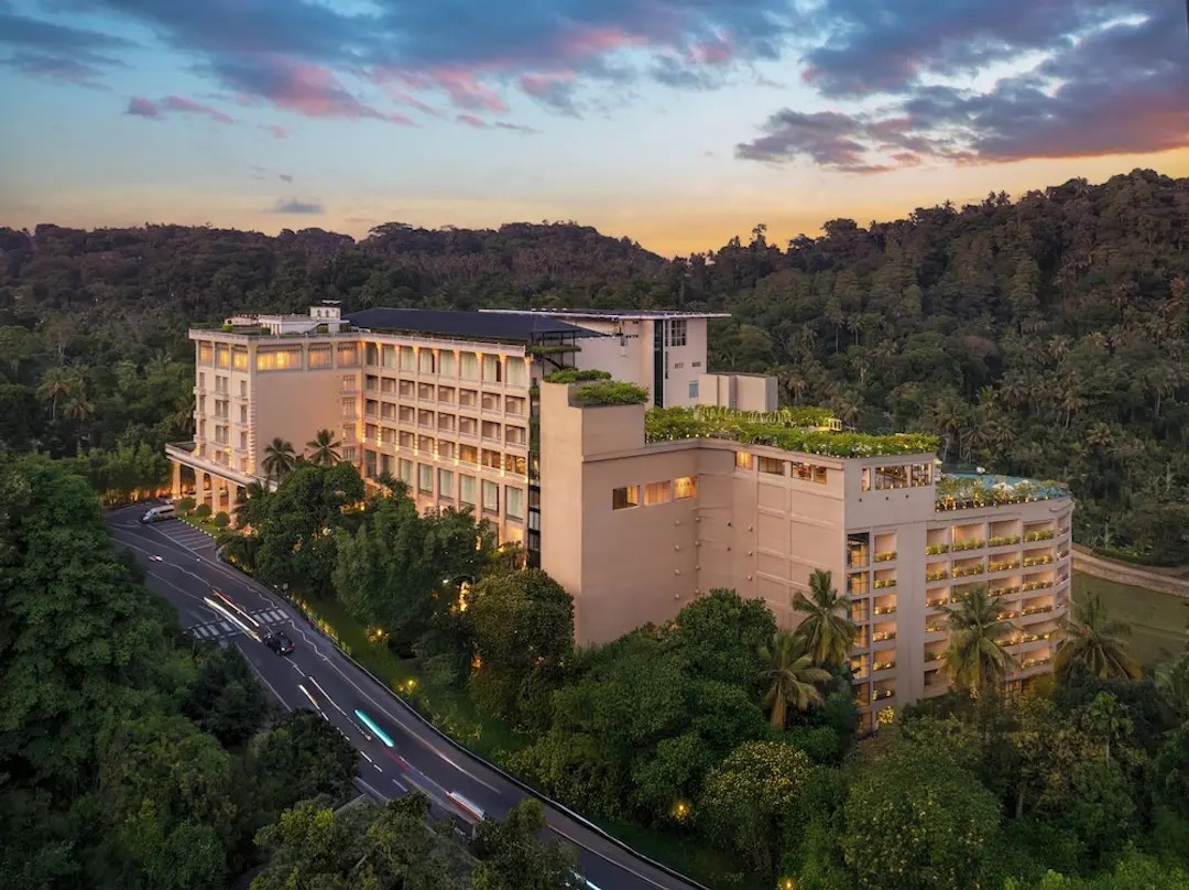 هتل گلدن کرون کندی